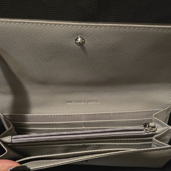 Michael Kors Beige Wallet - Picture 4 of 5